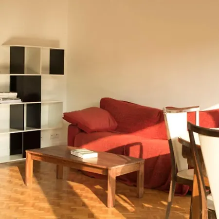 Spacious Near Nation
