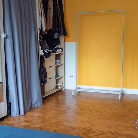 Spacious Near Nation Apartment